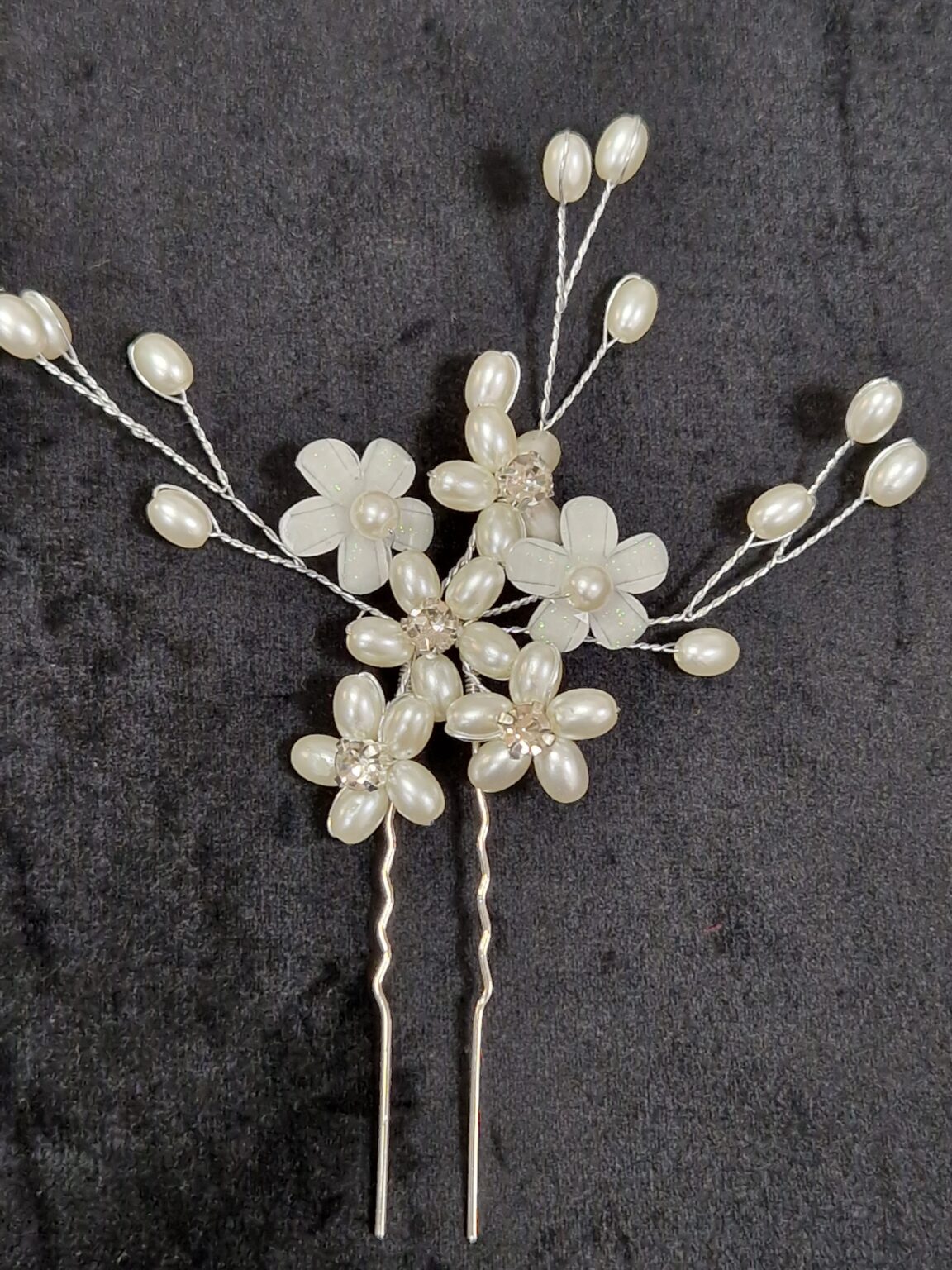 4. Silverfärgat Hårsmycke, vita små blommor & pärlor