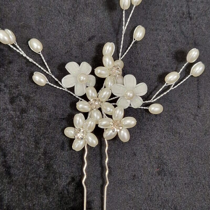 4. Silverfärgat Hårsmycke, vita små blommor & pärlor
